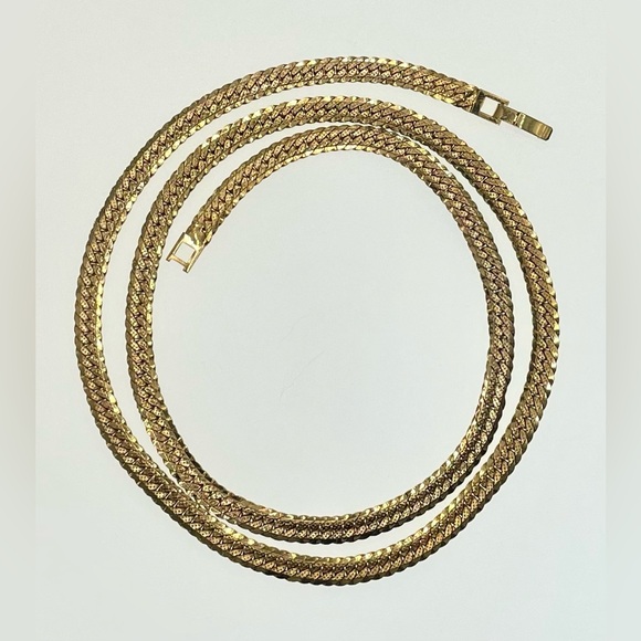 Vintage Gorgeous 30" Textured Gold Tone Thick Chain Necklace - Picture 4 of 9